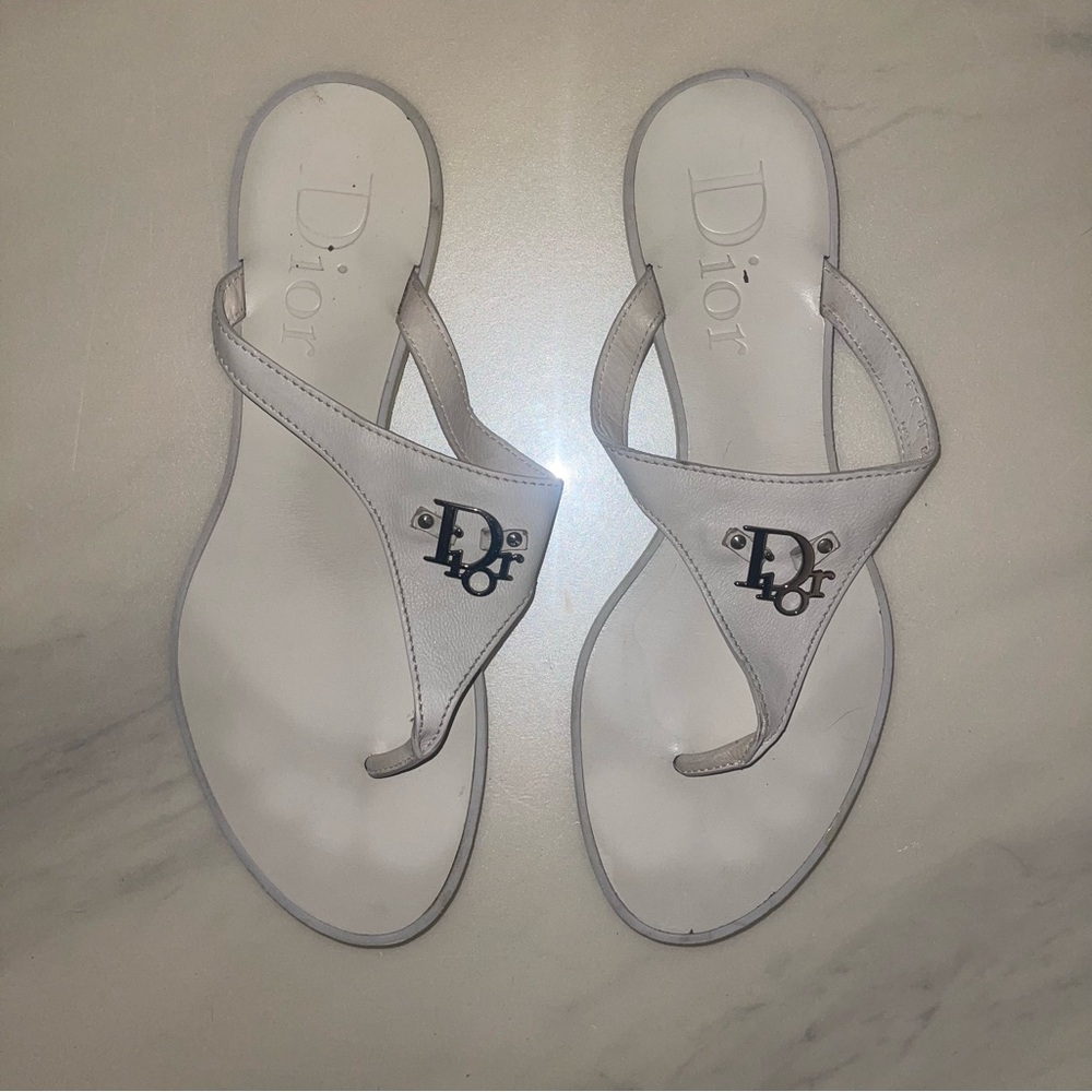 Dior White Sandals Thong-Style Minimalist Design